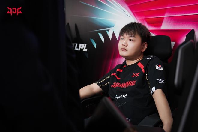 后卫线的竞 后卫线的竞